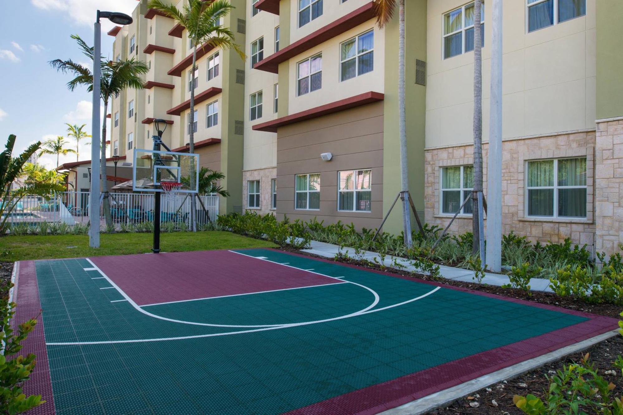 Residence Inn By Marriott Miami West/Fl Turnpike Хайлиа-Гарденс Экстерьер фото
